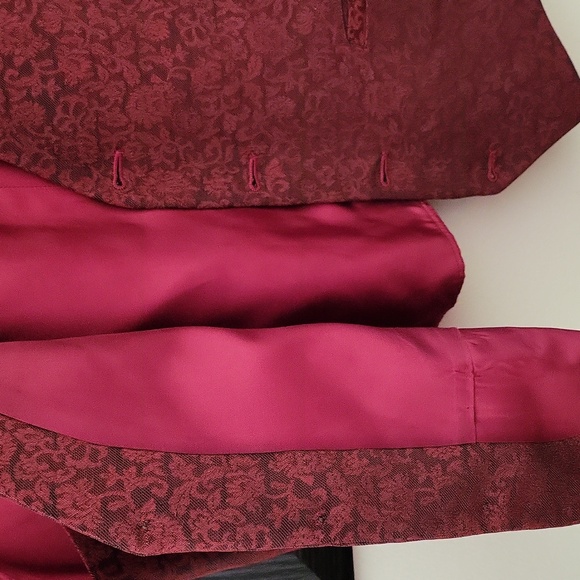 Vintage Jacquard Top Vest in Burgundy - Picture 6 of 8